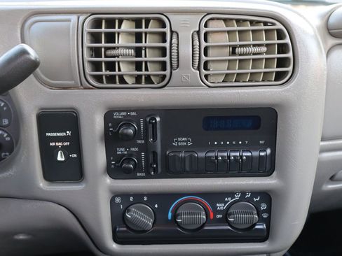 Used 2000 GMC Sonoma SL w/ Cold-Climate Pkg image 25