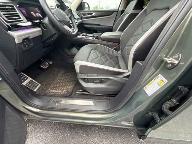 Used 2024 Volkswagen Atlas Peak Edition SEL AWD/4WD image 15