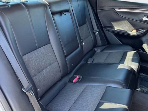 Used 2014 Chevrolet Impala LT w/ Convenience Package image 15