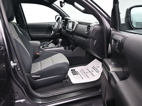 Used 2022 Toyota Tacoma TRD Sport image 13
