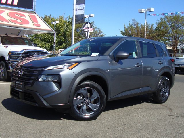 Used 2026 Nissan Rogue SV FWD image 3