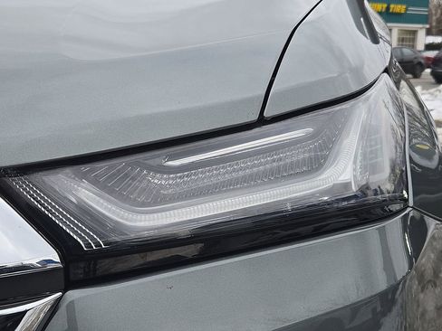 Used 2023 Chevrolet Traverse LT image 14