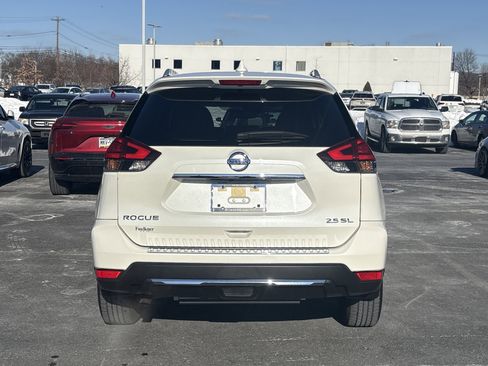 Used 2017 Nissan Rogue SL w/ SL Premium Package image 5