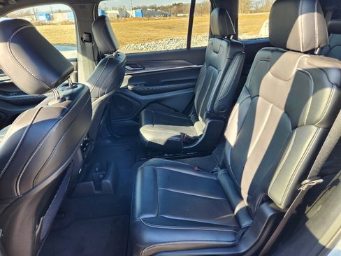 Used 2025 Jeep Grand Cherokee L Limited AWD/4WD image 13
