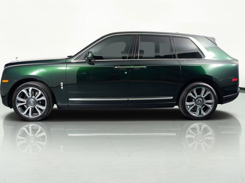 Used 2023 Rolls-Royce Cullinan w/ Cullinan Package image 19