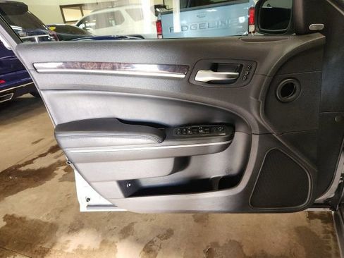 Used 2014 Chrysler 300 C image 24