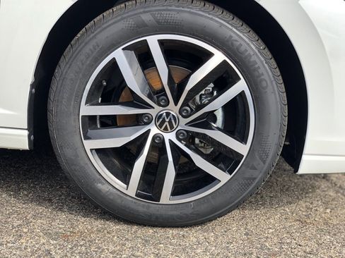 New 2026 Volkswagen Jetta SE FWD image 9