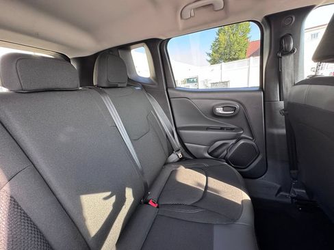Used 2023 Jeep Renegade Latitude w/ Premium Group AWD/4WD image 21