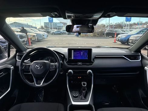 Used 2023 Toyota RAV4 SE image 12