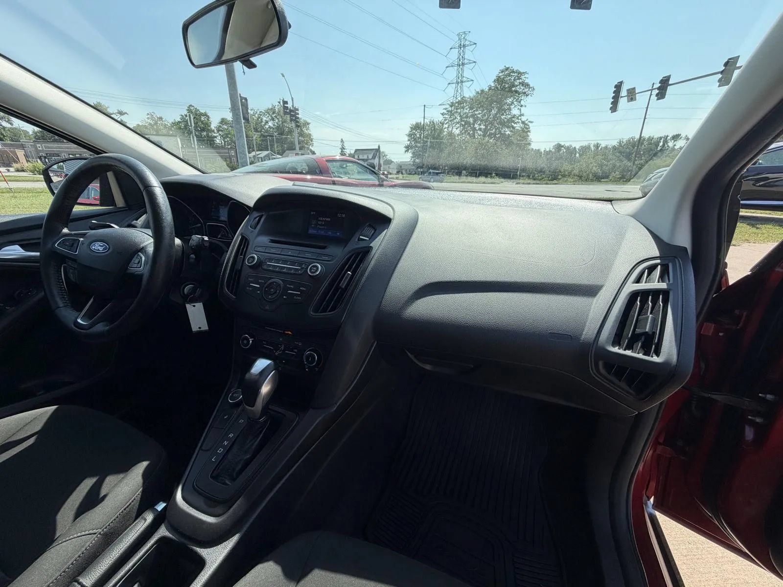 Used 2015 Ford Focus SE w/ SE Cold Weather Package FWD image 14