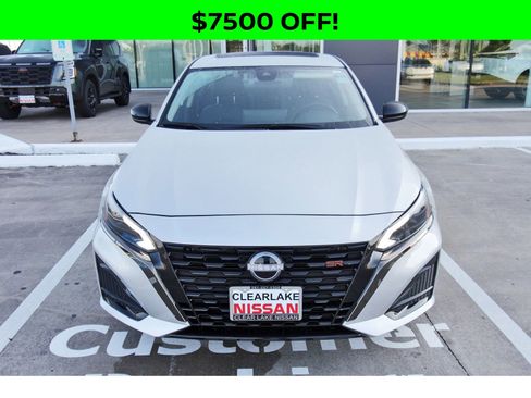 New 2025 Nissan Altima 2.5 SR w/ SR Premium Package image 2