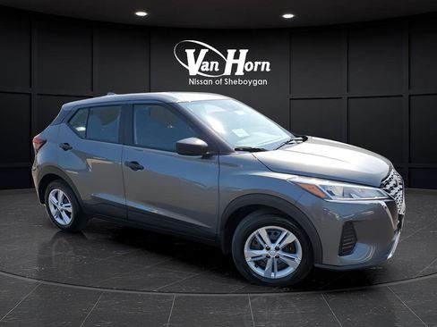 New 2025 Nissan Kicks Play S image 1