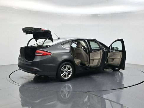 Used 2018 Ford Fusion SE FWD image 48