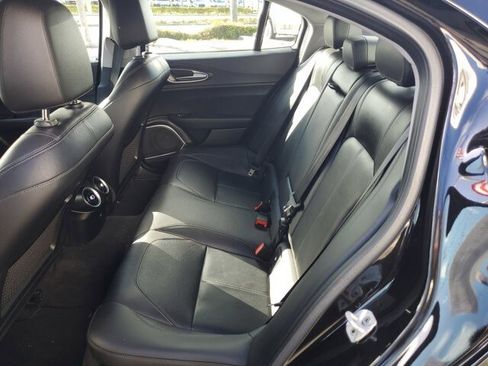 Used 2019 Alfa Romeo Giulia Sport w/ Nero Edizione image 17