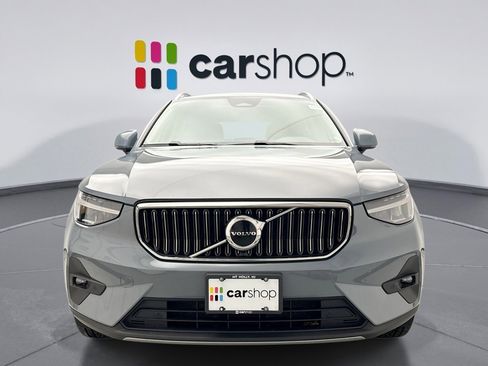 Used 2023 Volvo XC40 B5 Plus image 8