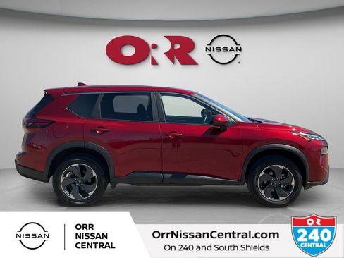 Used 2025 Nissan Rogue SV image 4