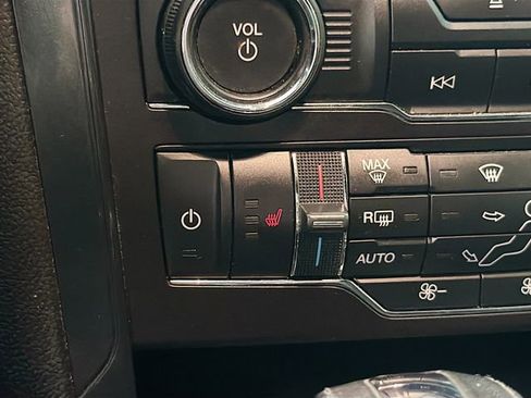 Used 2018 Ford Explorer XLT w/ Equipment Group 202A image 20