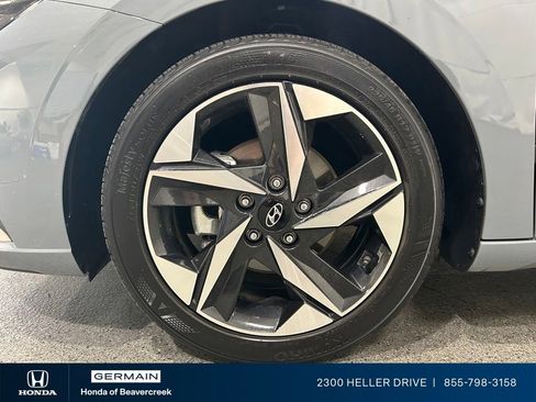 Used 2022 Hyundai Elantra Limited FWD image 13