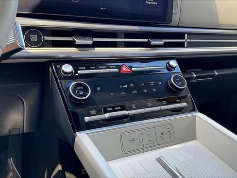 Used 2025 Hyundai Santa Fe SEL image 32