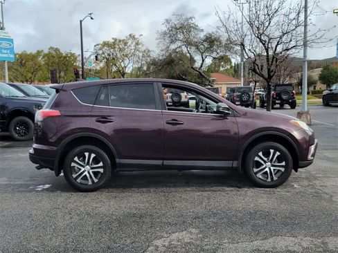 Used 2018 Toyota RAV4 LE image 8