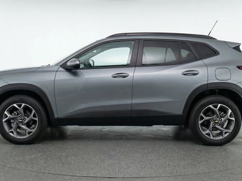 Used 2025 Chevrolet Trax LT w/ LT Convenience Package image 5