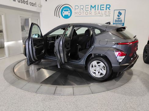 Used 2024 Hyundai Kona SE image 6