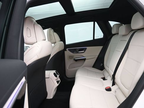 Used 2025 Mercedes-Benz GLC 300 4MATIC image 29