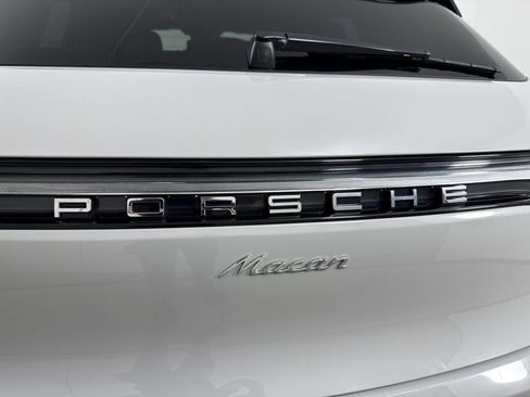 Certified 2025 Porsche Macan image 19