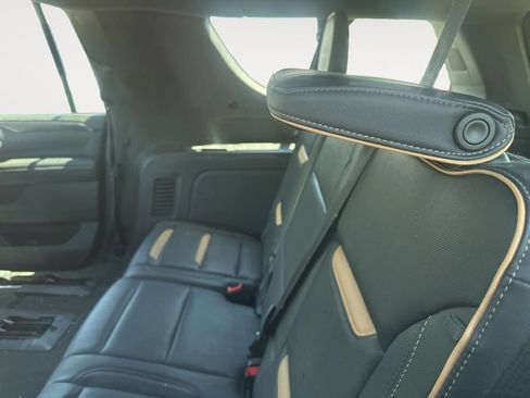 Used 2022 GMC Yukon XL AT4 w/ AT4 Premium Plus Package AWD/4WD image 15