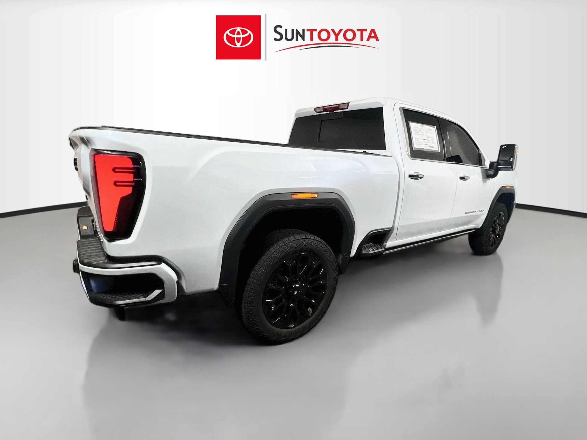Used 2026 GMC Sierra 2500 Denali w/ Denali Reserve Package AWD/4WD image 4