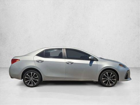 Used 2018 Toyota Corolla SE w/ SE Premium Package FWD image 4
