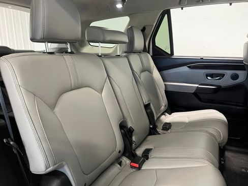 Used 2024 Honda Pilot Touring image 14