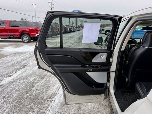 Used 2020 Lincoln Aviator Reserve w/ Equipment Group 202A image 14