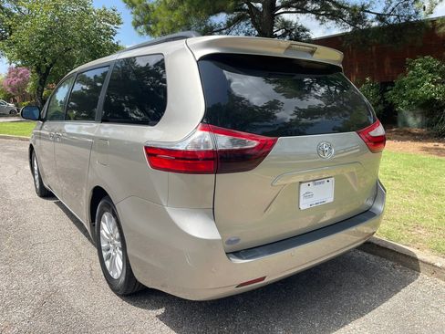 Used 2015 Toyota Sienna XLE w/ XLE Navigation Package FWD image 3