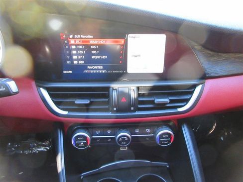 Used 2019 Alfa Romeo Giulia AWD image 17
