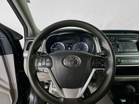Used 2017 Toyota Highlander LE FWD image 11