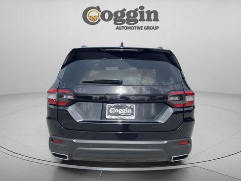 Certified 2025 Honda Pilot Black Edition image 5