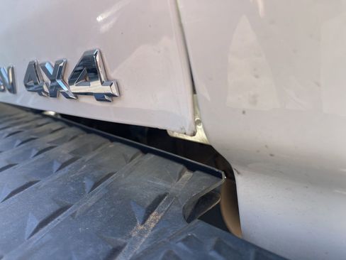 Used 2023 Nissan Titan SV AWD/4WD image 46