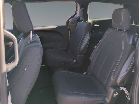 Used 2024 Chrysler Pacifica Touring image 14