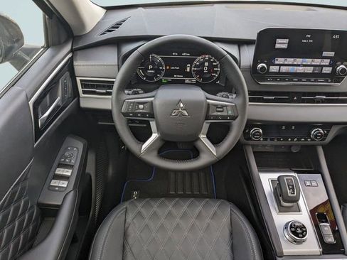 New 2025 Mitsubishi Outlander SEL image 18