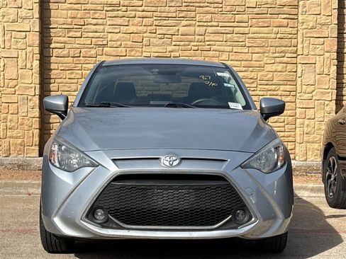 Used 2019 Toyota Yaris LE image 2