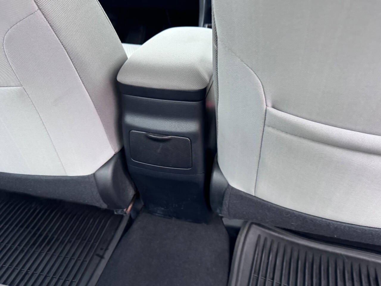 Used 2016 Toyota Corolla LE FWD image 9