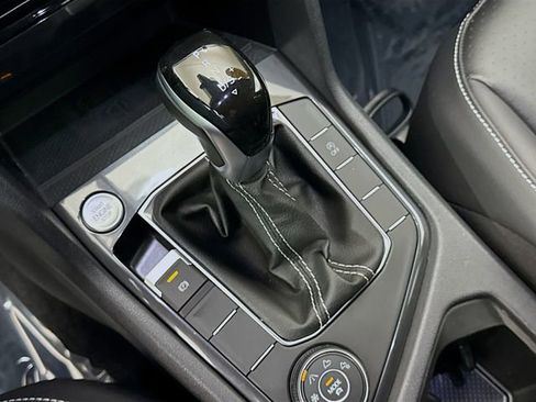 Used 2024 Volkswagen Tiguan SE image 16