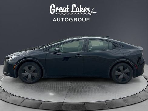 Used 2024 Toyota Prius LE FWD image 2