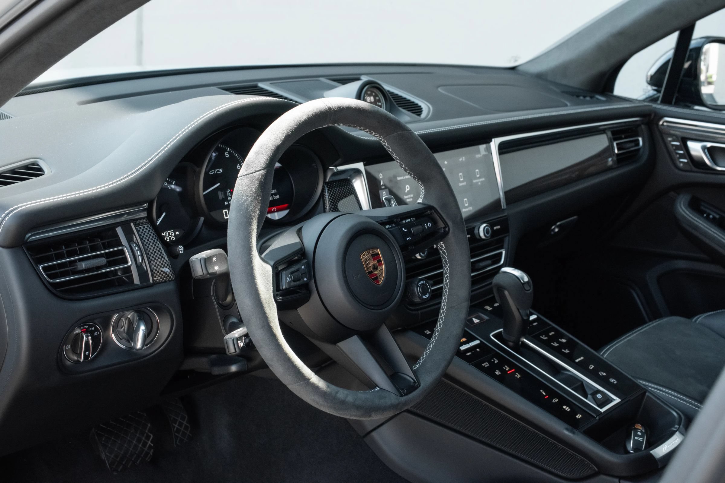 Used 2026 Porsche Macan GTS AWD/4WD image 9