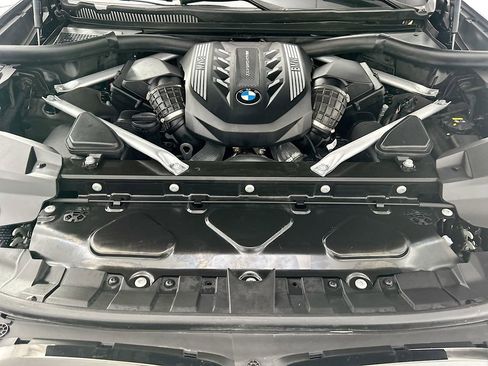 Used 2021 BMW X7 M50i w/ Dynamic Handling Package AWD/4WD image 28