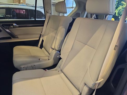Used 2023 Lexus GX 460 Premium w/ Accessory Package AWD/4WD image 17