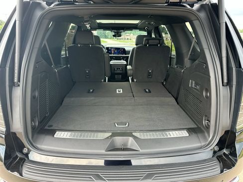 Used 2025 Chevrolet Tahoe High Country AWD/4WD image 27