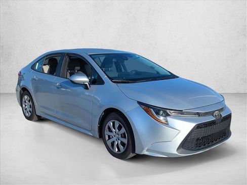 Used 2020 Toyota Corolla LE image 3
