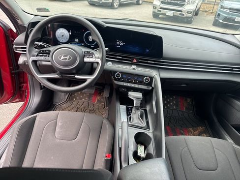 Used 2024 Hyundai Elantra SEL image 10